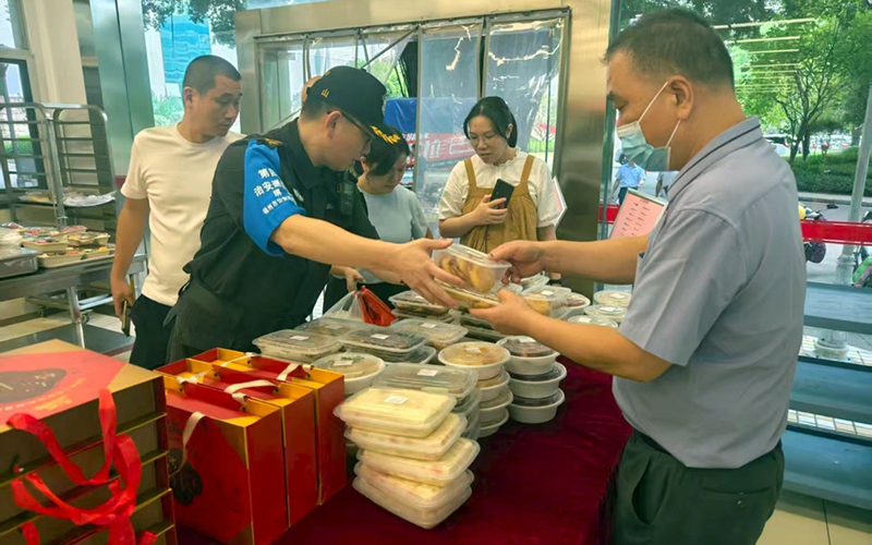 品佳肴庆双节 暖服务润人心 品佳肴庆双节 暖服务润人心