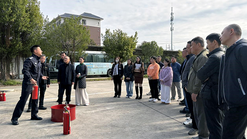 省直车务公司开展行车安全培训暨消防应急演练(2025.12) 省直车务公司开展行车安全培训暨消防应急演练(2025.12)