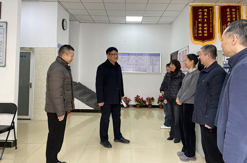 ���쵼�������������Ŀ�չ����ǰ��ȫ����������߷�ο�ʻ